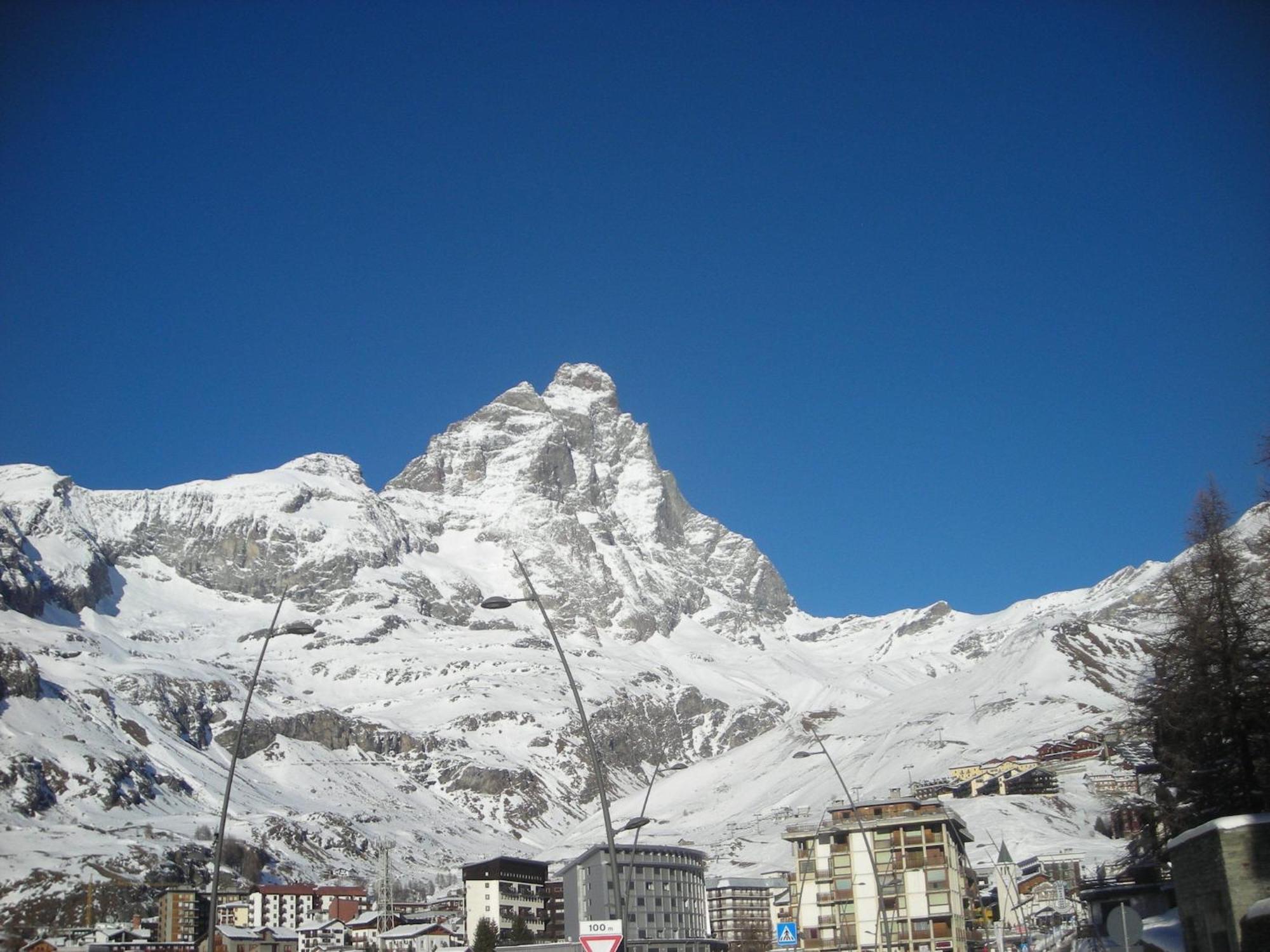 Contemporary Apartment In Breuil Cervinia Near Ski Area Экстерьер фото